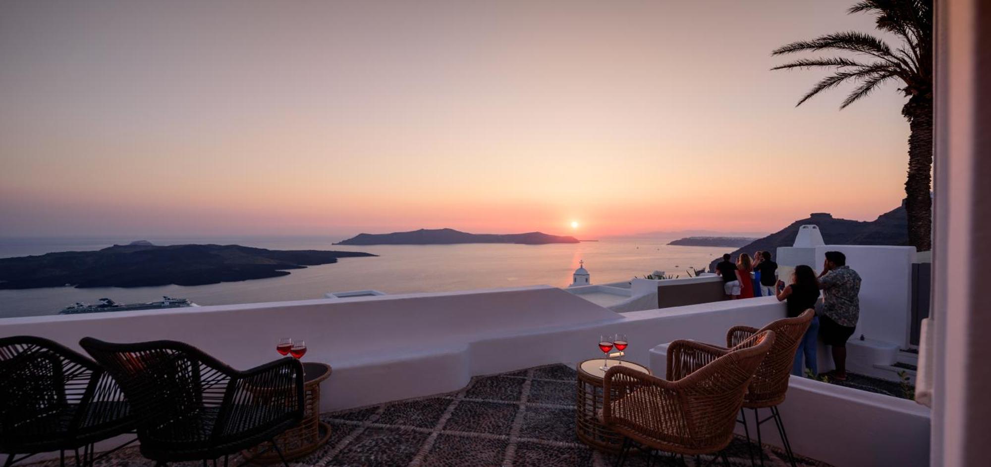 Anemos Family Suites Fira  Exteriör bild