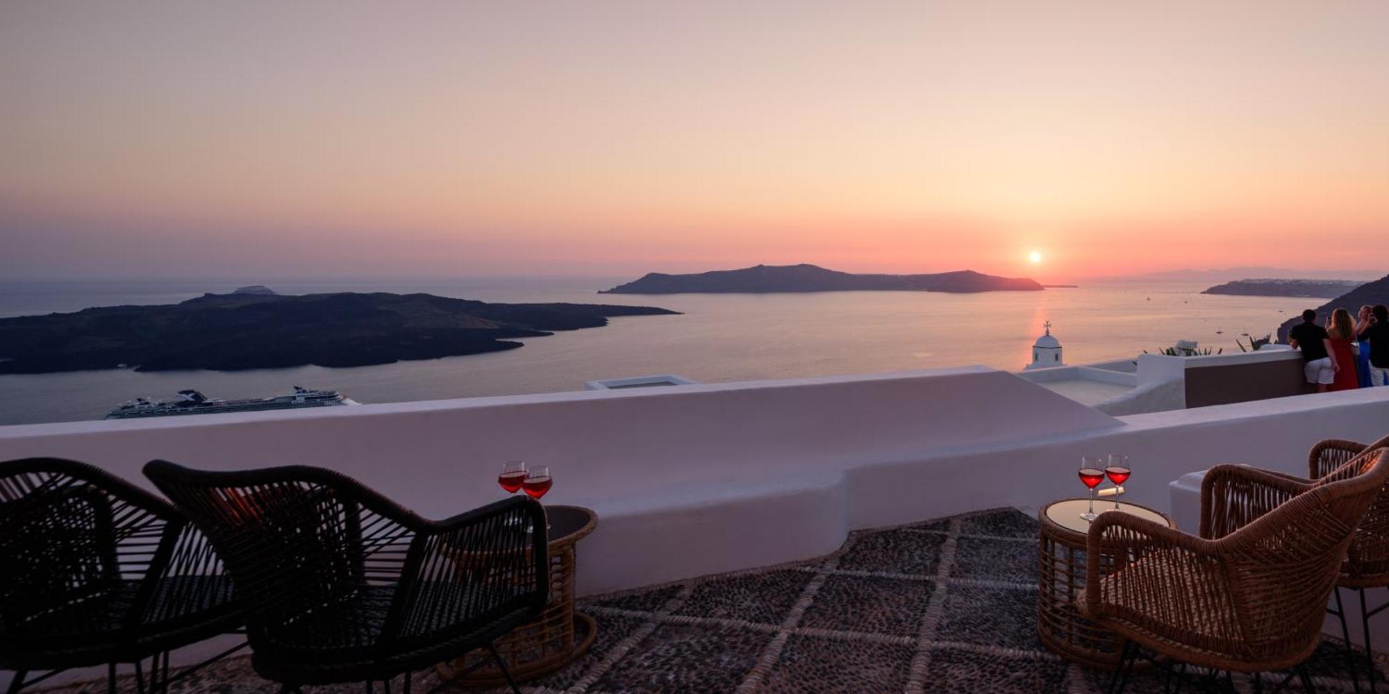 Anemos Family Suites Fira  Exteriör bild