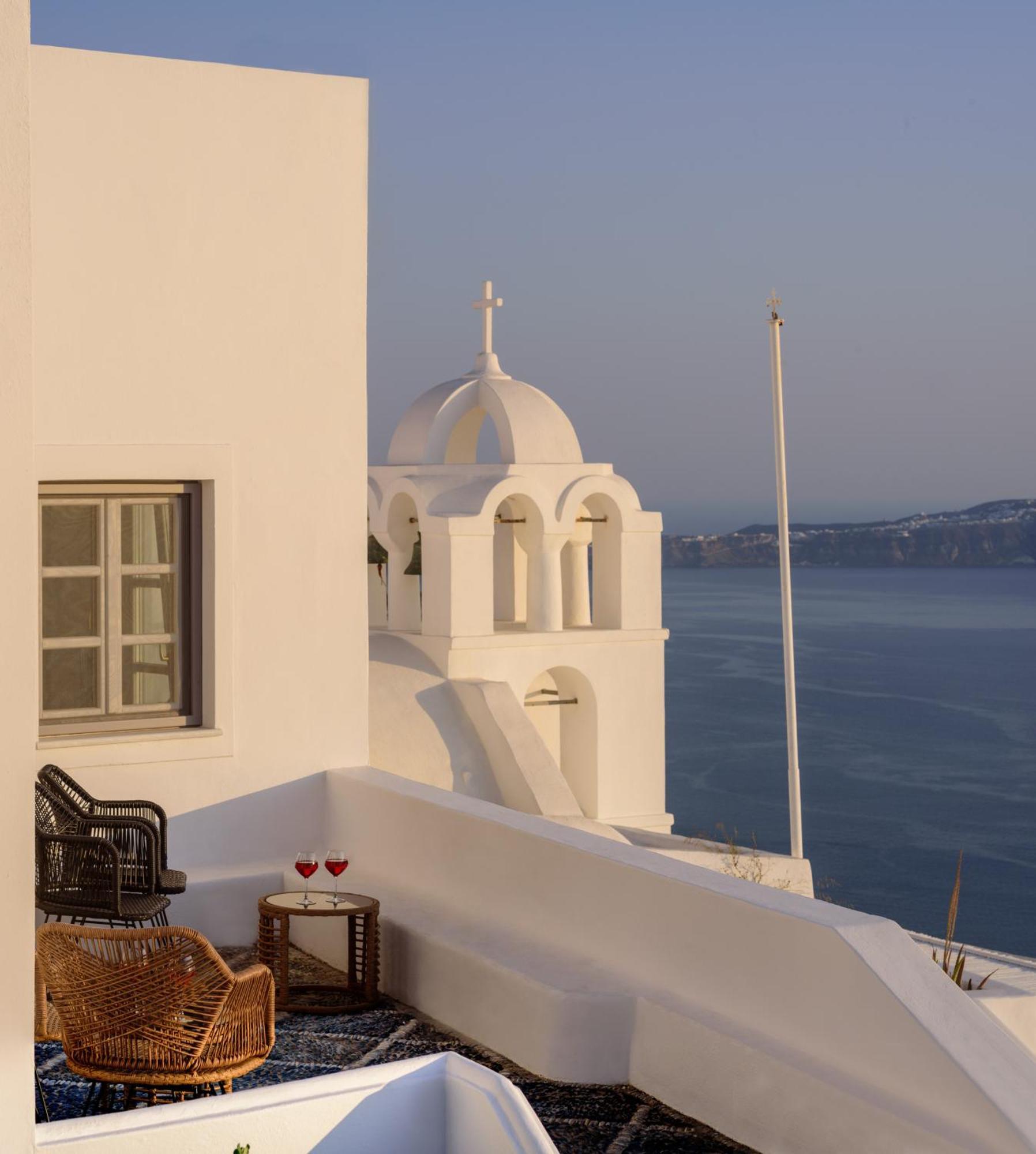 Anemos Family Suites Fira  Exteriör bild