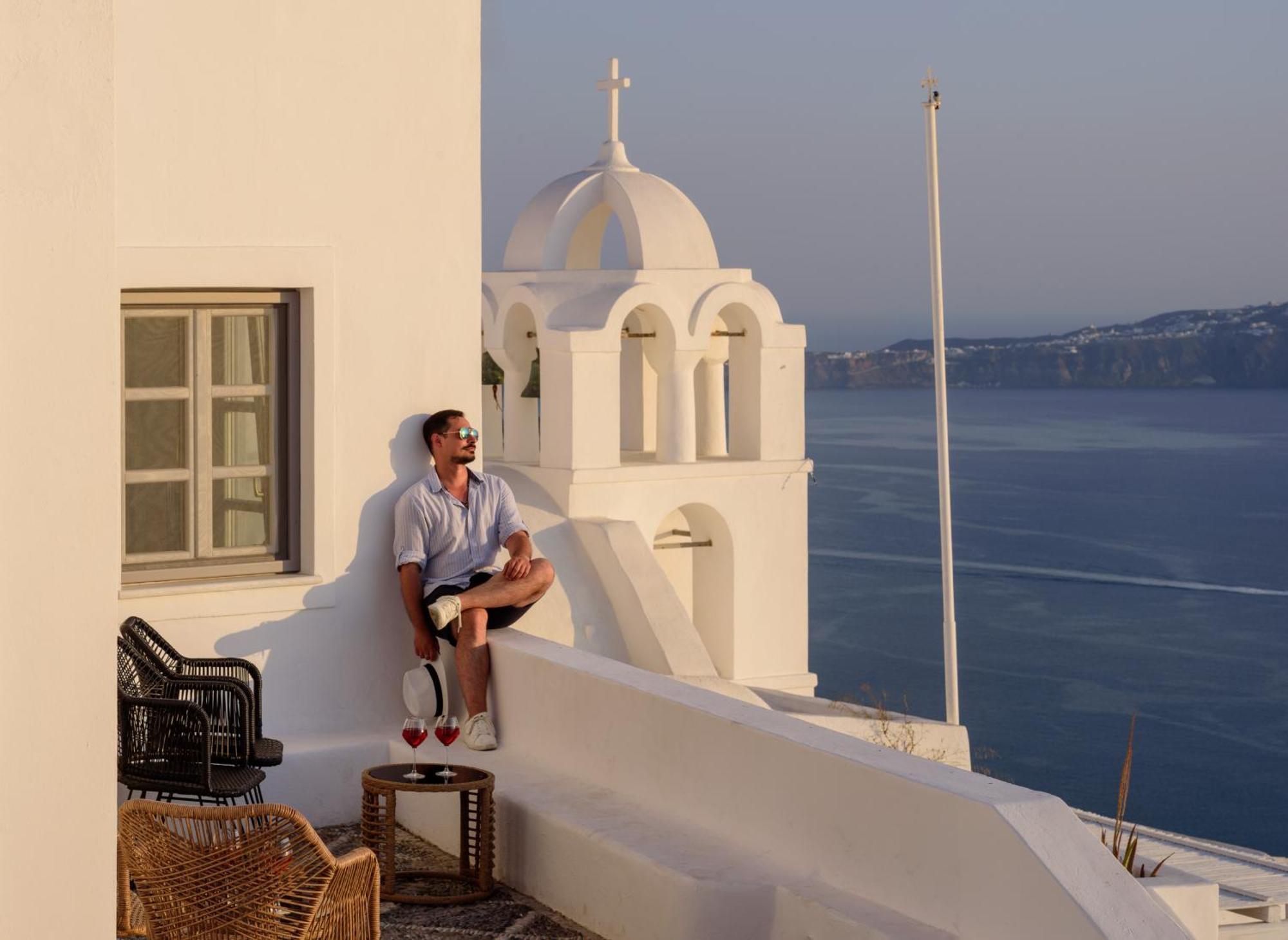 Anemos Family Suites Fira  Exteriör bild