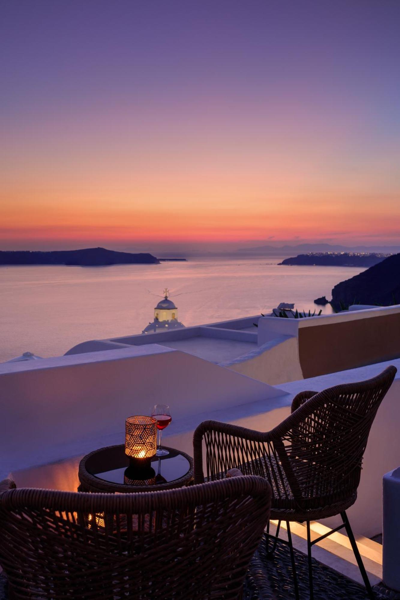 Anemos Family Suites Fira  Exteriör bild