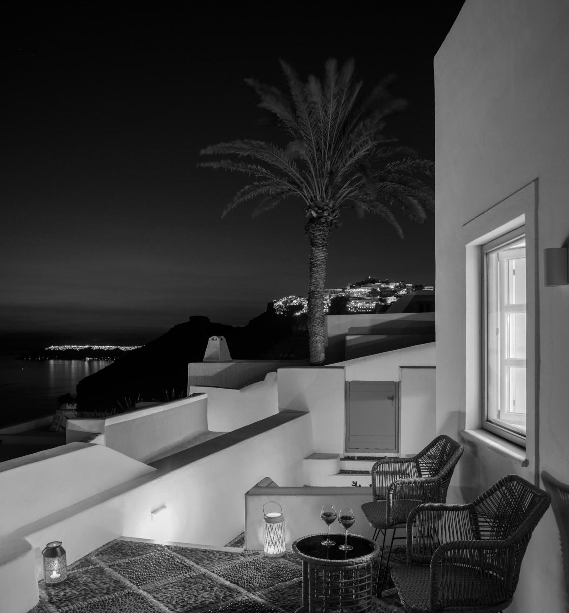 Anemos Family Suites Fira  Exteriör bild