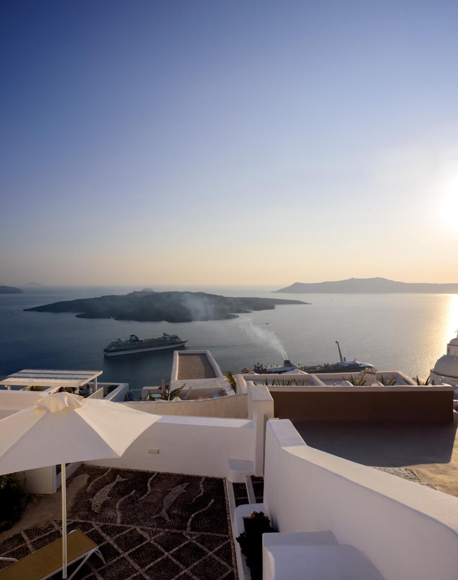 Anemos Family Suites Fira  Exteriör bild