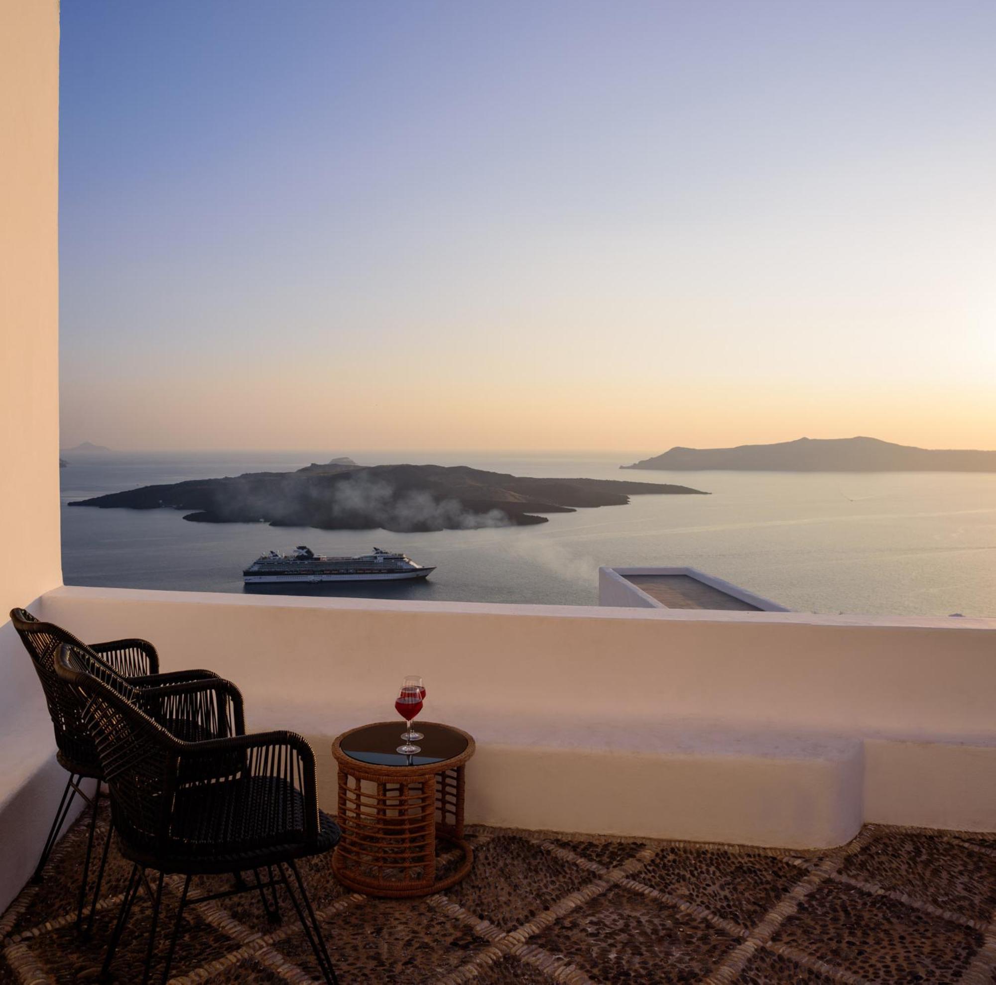 Anemos Family Suites Fira  Exteriör bild