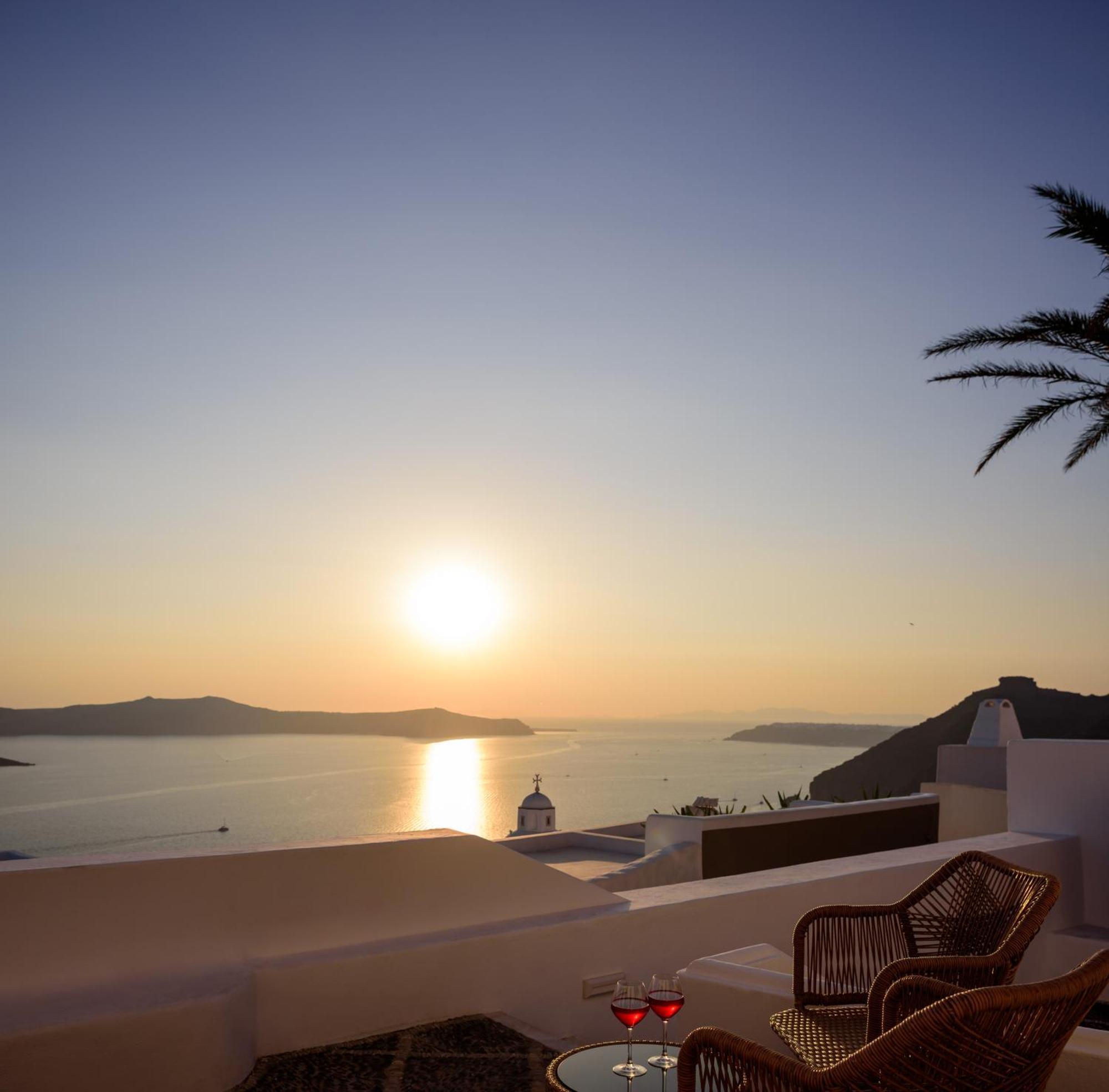 Anemos Family Suites Fira  Exteriör bild
