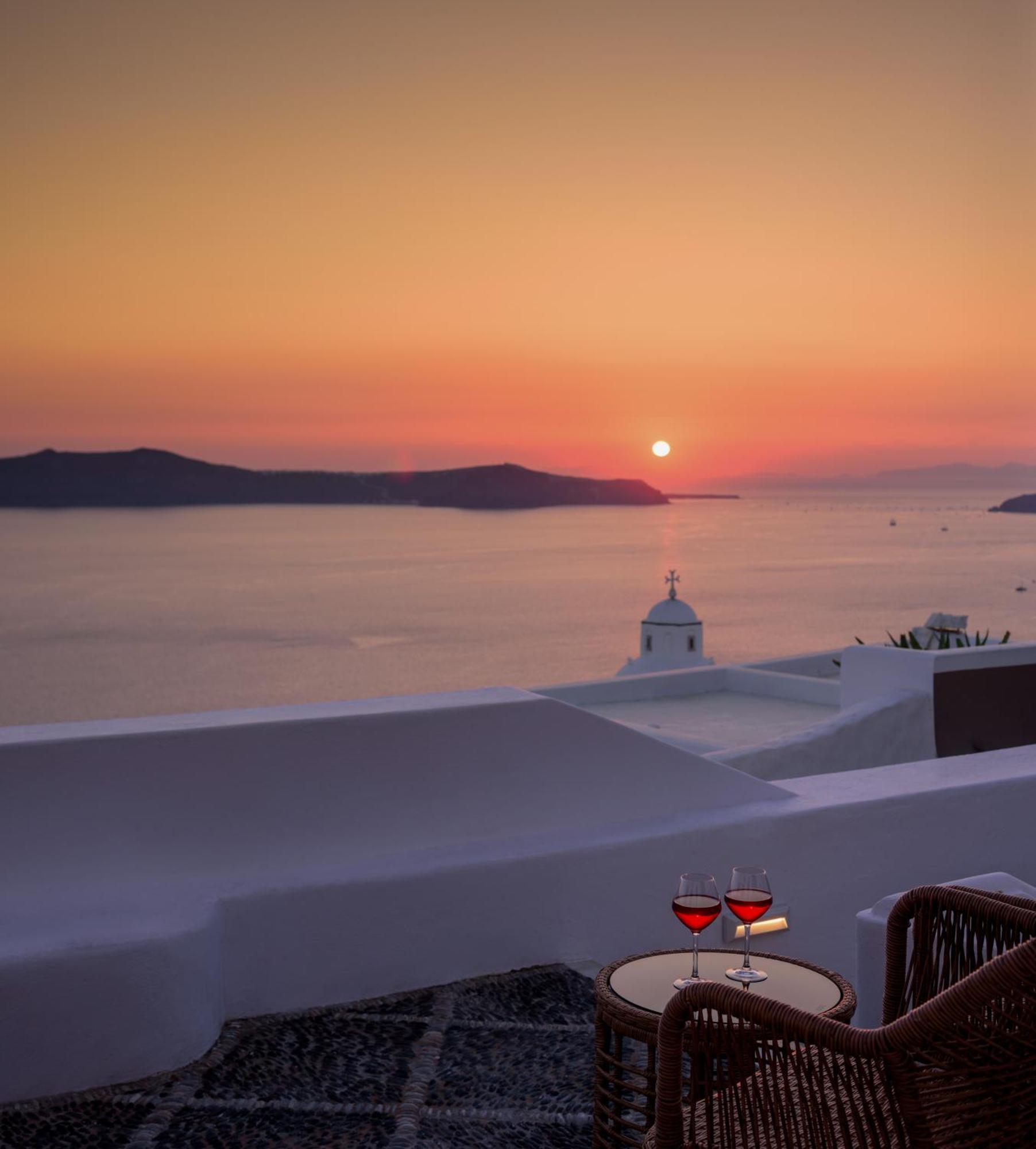 Anemos Family Suites Fira  Exteriör bild