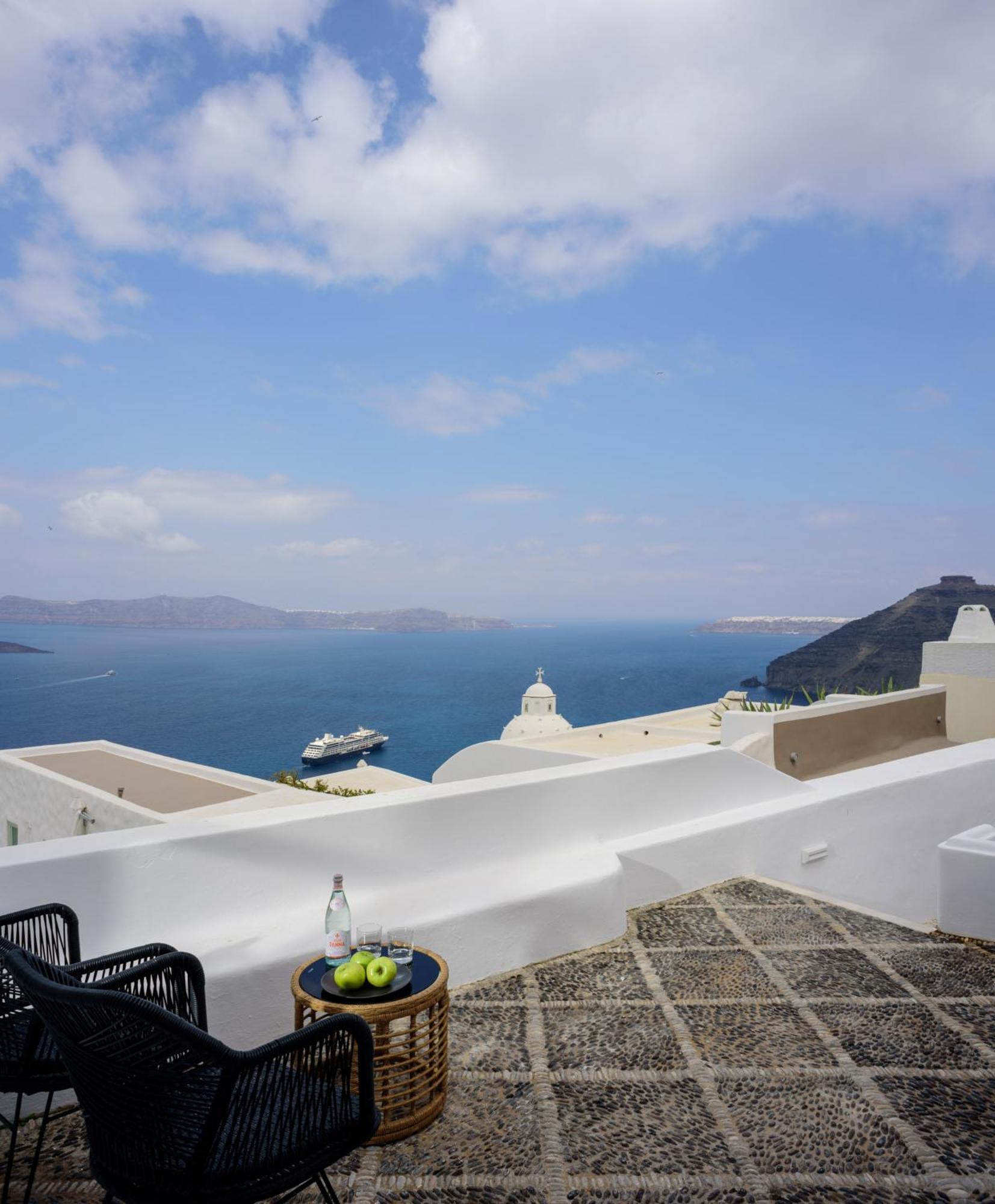 Anemos Family Suites Fira  Exteriör bild
