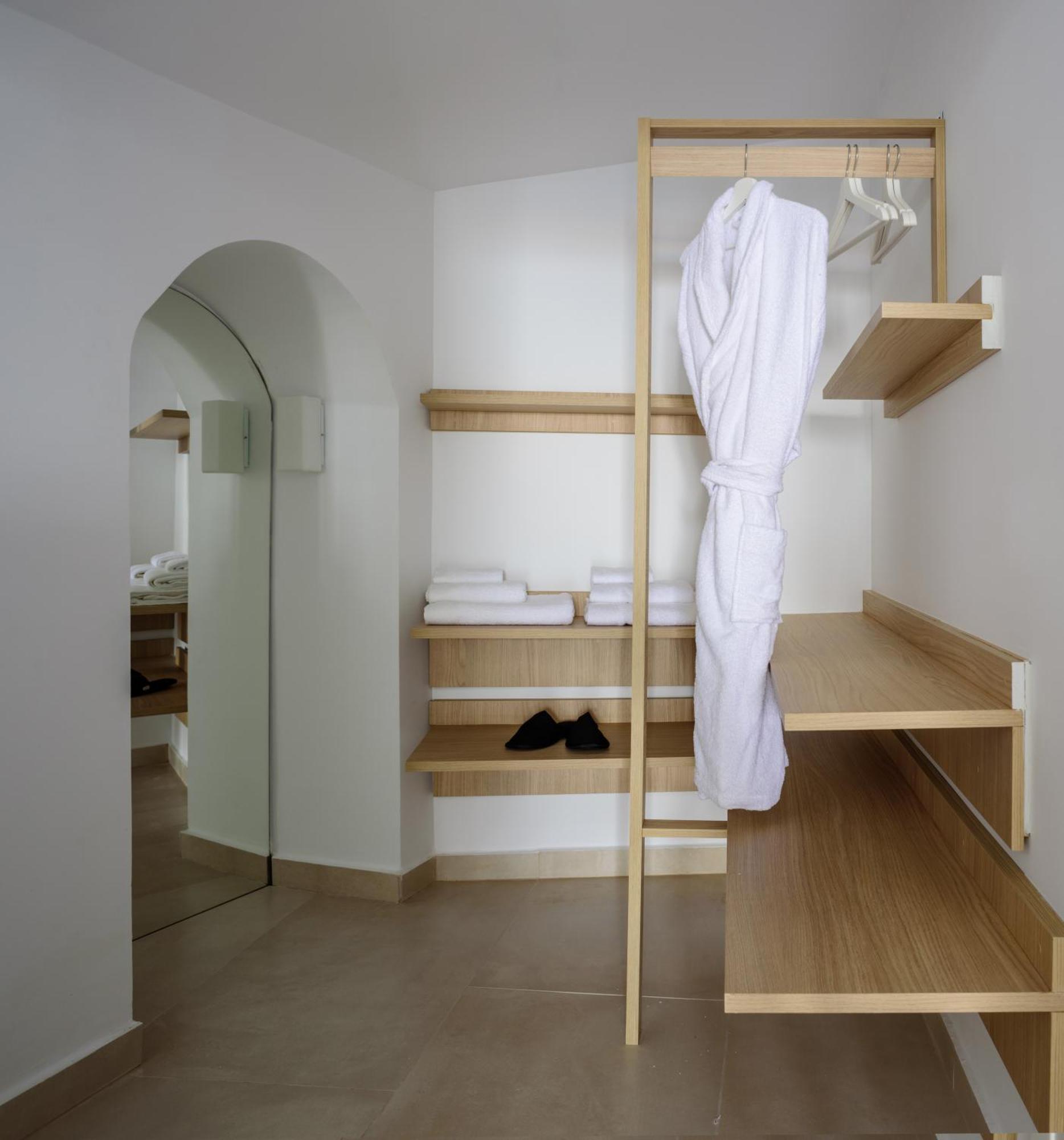 Anemos Family Suites Fira  Exteriör bild