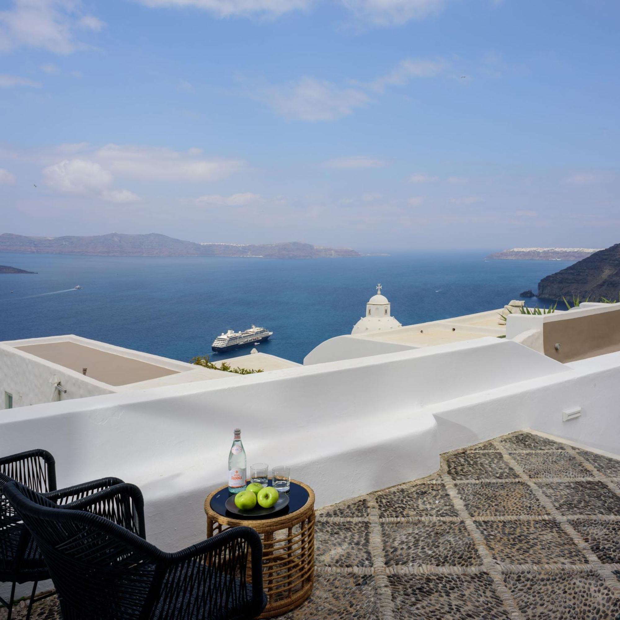 Anemos Family Suites Fira  Exteriör bild